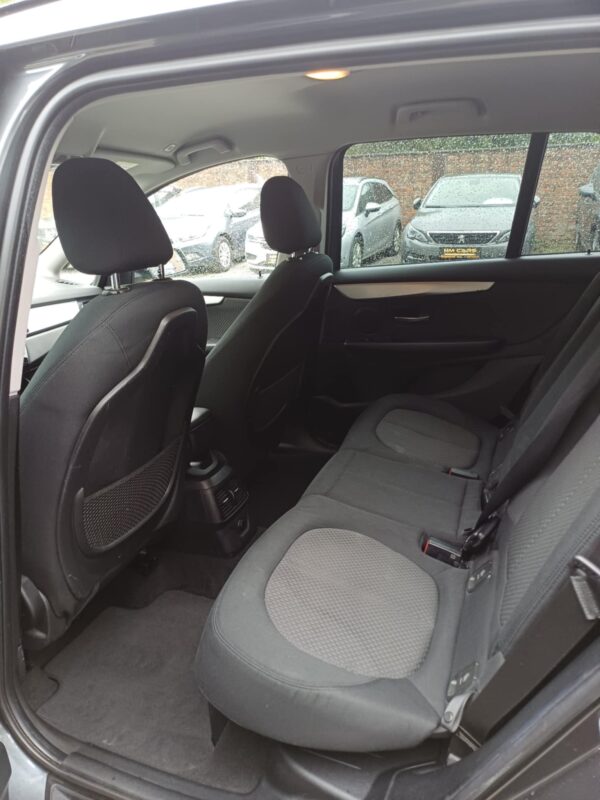 BMW 216D – Image 18